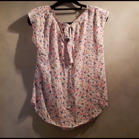 🌸 Pretty Floral Print Blouse by LC Lauren Conrad - Picture 2 of 4